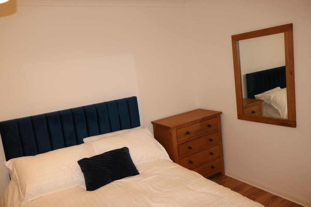 Entire -4 Bedrooms Detached House With Driveway Nottingham Eksteriør billede