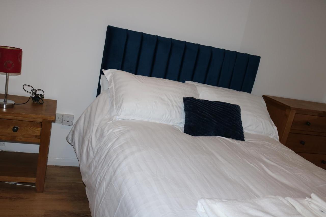 Entire -4 Bedrooms Detached House With Driveway Nottingham Eksteriør billede