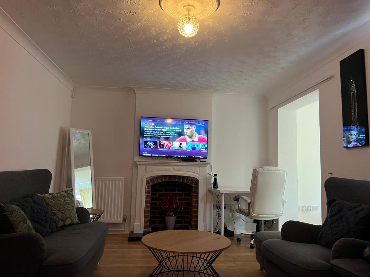 Entire -4 Bedrooms Detached House With Driveway Nottingham Eksteriør billede